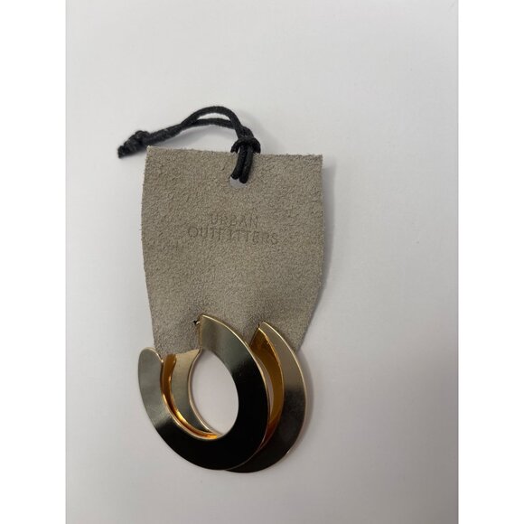 Urban Outfitters Gold Tone Wide Chunky C Hoop Earrings Pierced NEW - Picture 2 of 5